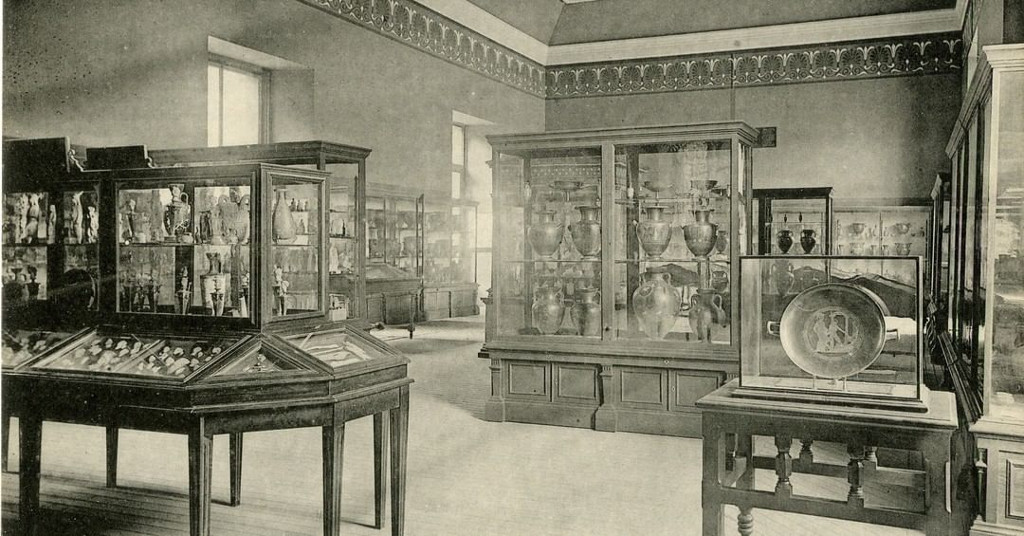 Museo Arqueolgico Nacional - Museo Arqueolgico Nacional. Postal antigua de sala con vasos griegos y etruscos