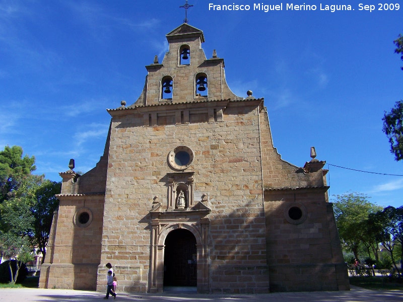 Santuario de Linarejos - Santuario de Linarejos. Fachada principal