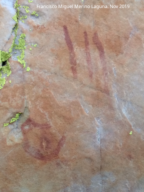 Pinturas rupestres del Prado del Azogue. Grupo V - Pinturas rupestres del Prado del Azogue. Grupo V. Barras superiores y figura de la derecha