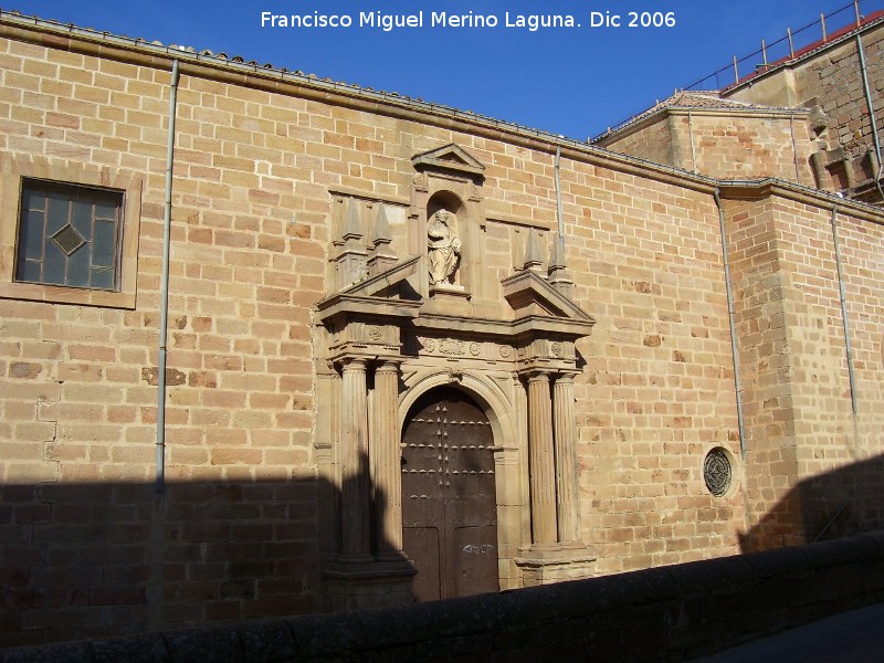 Baslica de Santa Mara la Mayor - Baslica de Santa Mara la Mayor. Portada de San Pedro