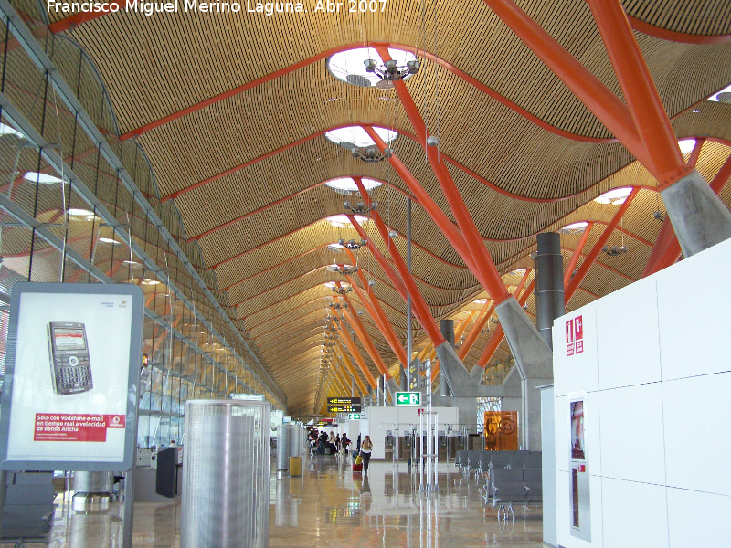 Aeropuerto Adolfo Surez Madrid-Barajas - Aeropuerto Adolfo Surez Madrid-Barajas. T4