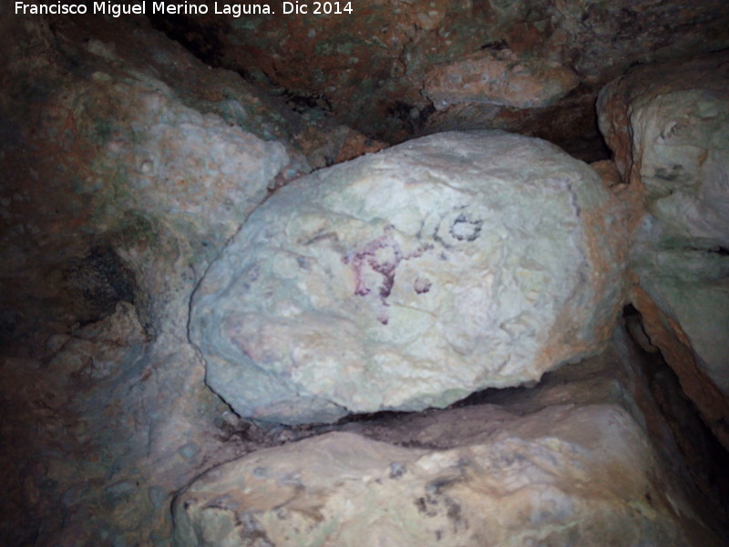 Pinturas rupestres falsas de la Cueva de la Solana - Pinturas rupestres falsas de la Cueva de la Solana. 