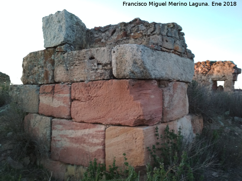 Yacimiento Ermita de San Bartolom - Yacimiento Ermita de San Bartolom. Restos de edificio romano integrados en la ermita