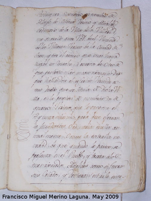 Auto de Carlos IV - Auto de Carlos IV. Rodriguez Montero en nombre de<br>
Alonso de Mena Vecino y Alcalde<br>
ordinario de la Villa de los Villares,<br>
me querello ante Vet. de el Visconde<br>
de los Villares Termino de la Ciudad de<b