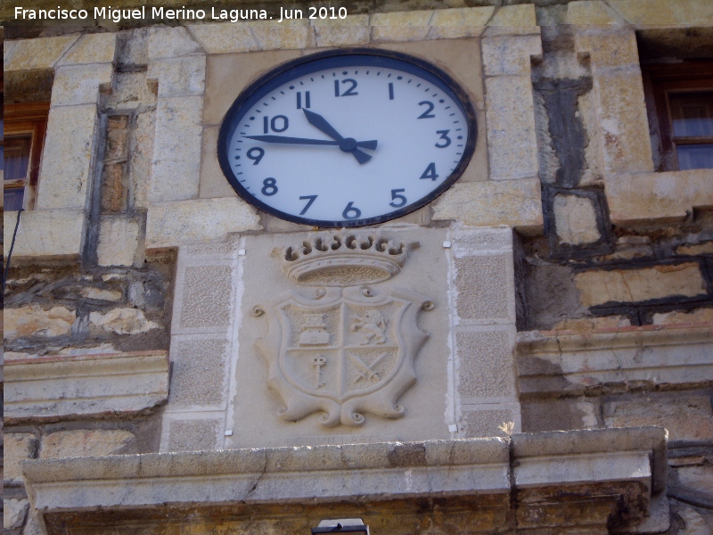 Ayuntamiento de Los Villares - Ayuntamiento de Los Villares. Escudo y reloj
