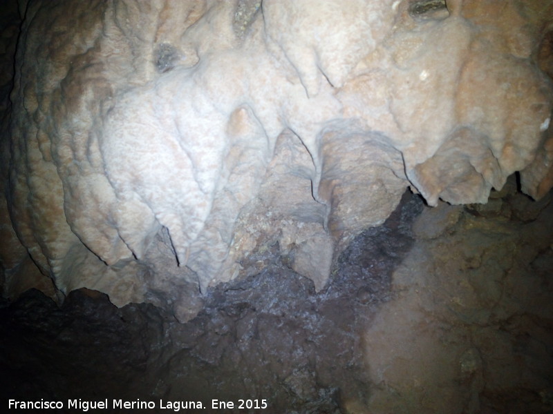 Cueva de Villanueva - Cueva de Villanueva. Formaciones rocosas