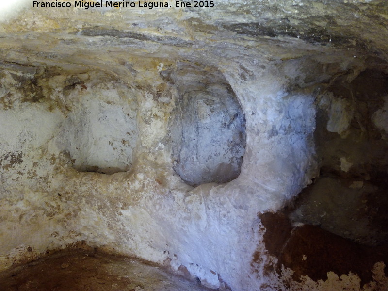 Cuevas Piquita. Cueva VI - Cuevas Piquita. Cueva VI. Pesebres de la cuadra izquierda