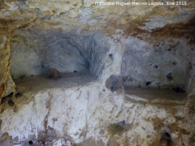 Cuevas Piquita. Cueva XIII - Cuevas Piquita. Cueva XIII. Hornacinas