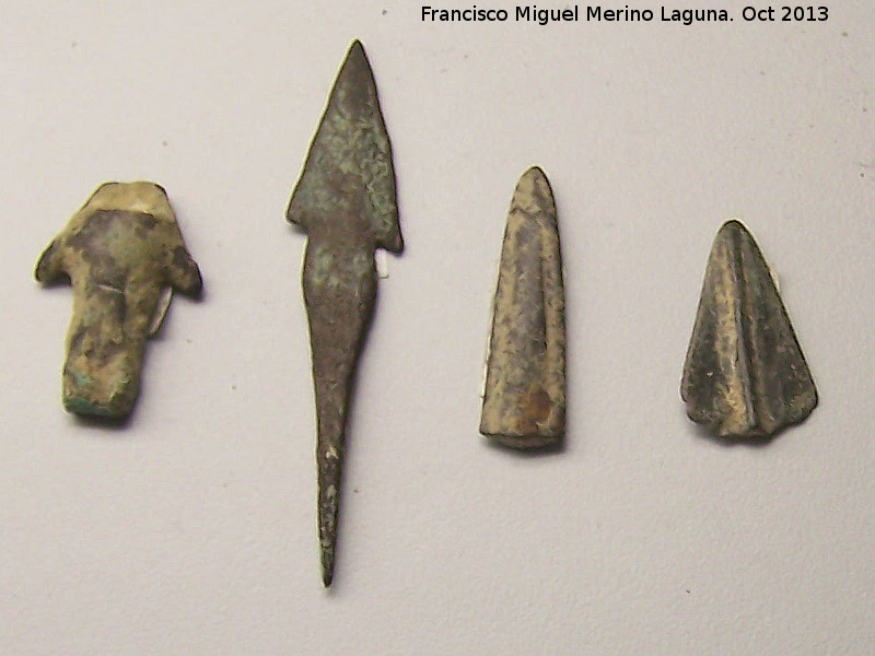 Historia de Martos - Historia de Martos. Puntas de flecha. Museo San Antonio de Padua - Martos
