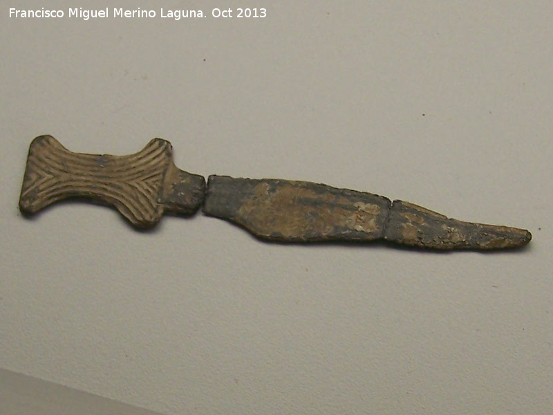 Historia de Martos - Historia de Martos. Espada votiva. Museo San Antonio de Padua - Martos