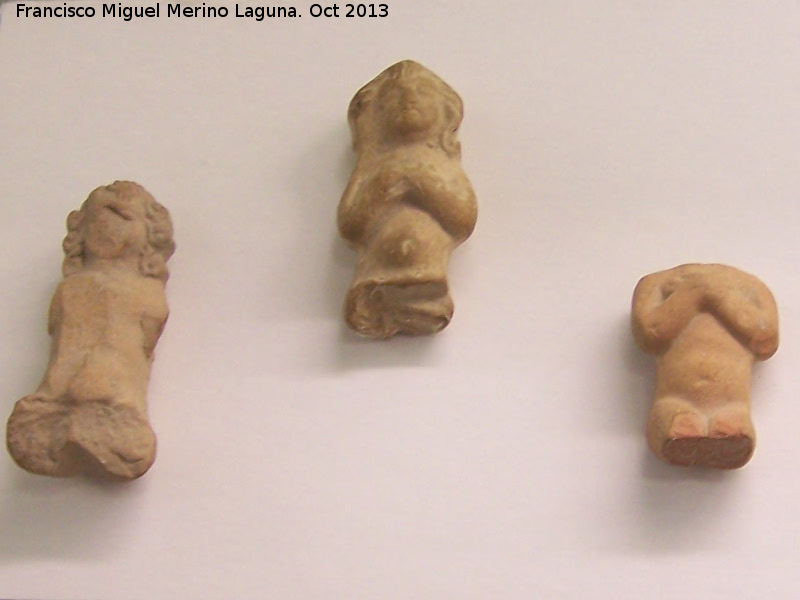 Historia de Martos - Historia de Martos. Figurillas romanas. Museo San Antonio de Padua - Martos