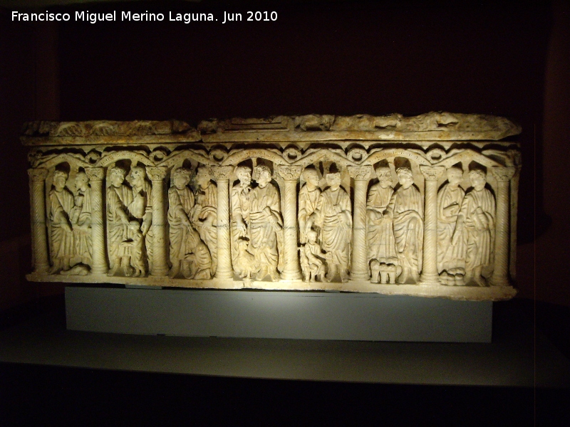 Historia de Martos - Historia de Martos. Sarcfago visigodo del 330-337. Museo Provincial de Jan