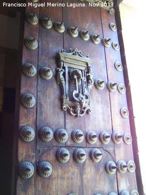 Ayuntamiento de Martos - Ayuntamiento de Martos. Puerta de clavazn