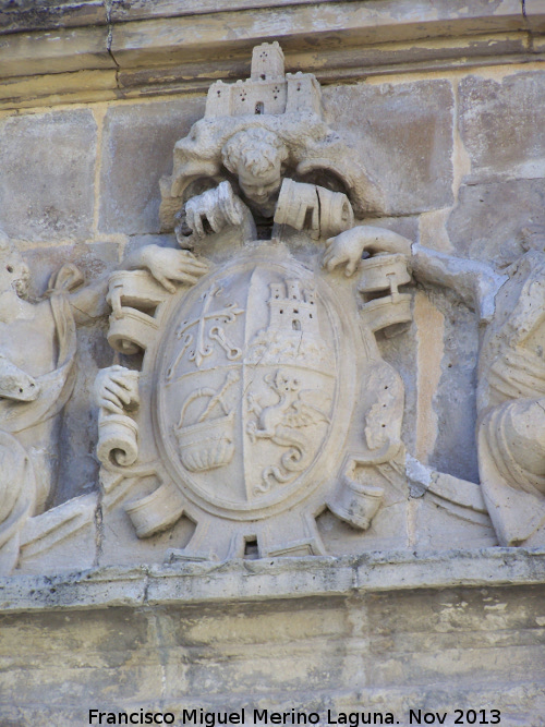 Ayuntamiento de Martos - Ayuntamiento de Martos. Escudo izquierdo