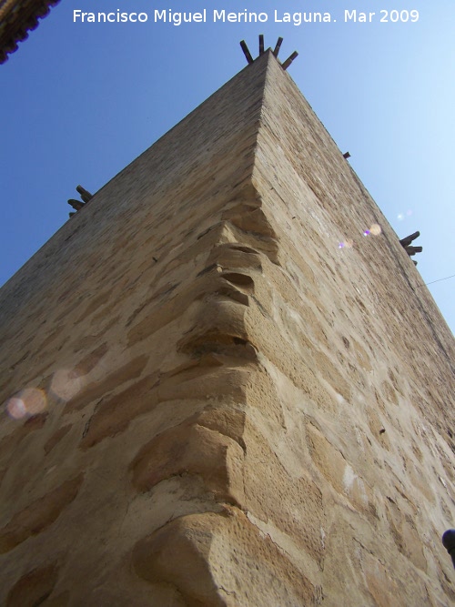 Castillo de Mengbar - Castillo de Mengbar. Esquina con su matacn superior
