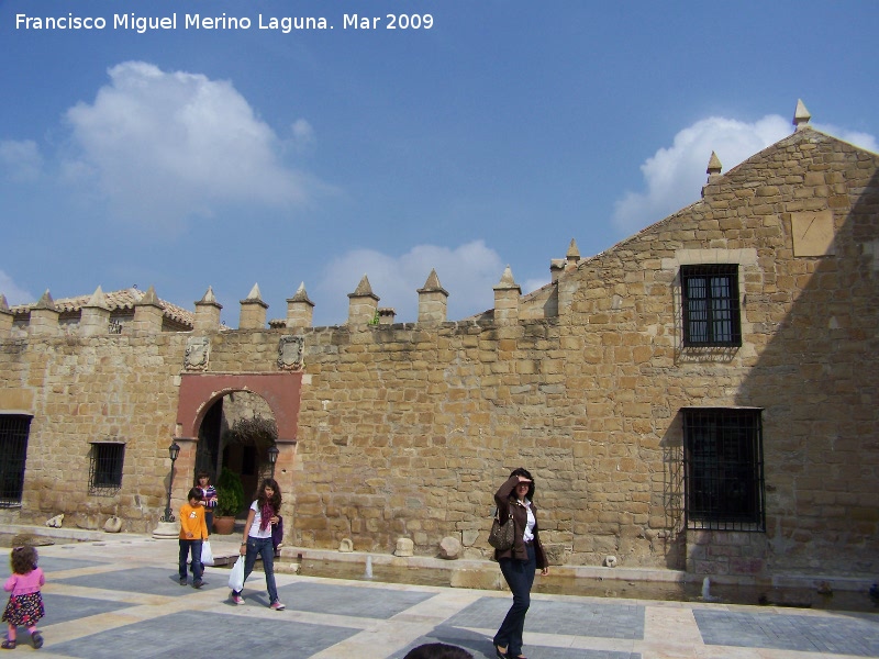 Palacio de los Seores De La Chica - Palacio de los Seores De La Chica. Portada Sur