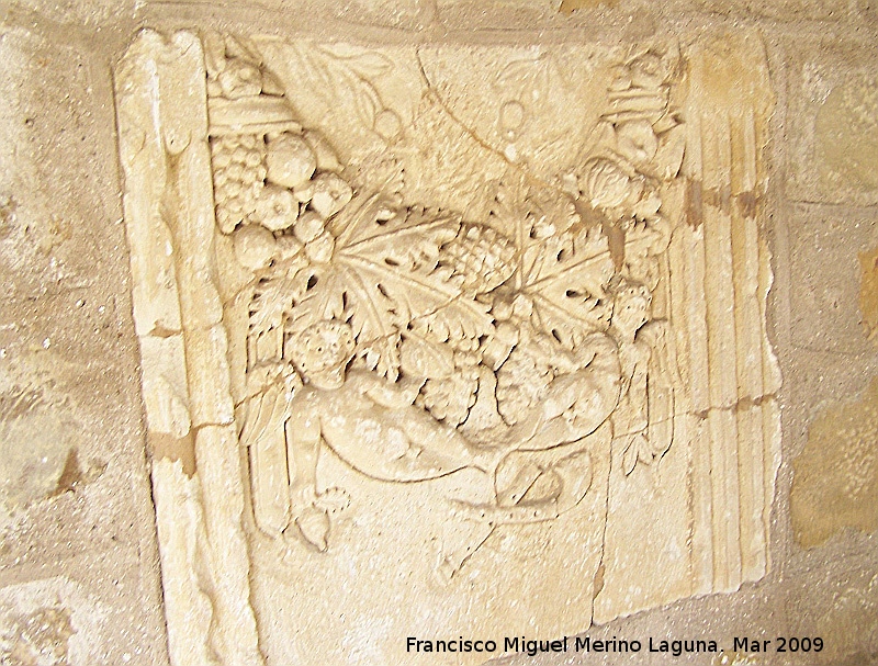 Palacio de los Seores De La Chica - Palacio de los Seores De La Chica. Bajorelieve romano procedente del Cerro Maquiz