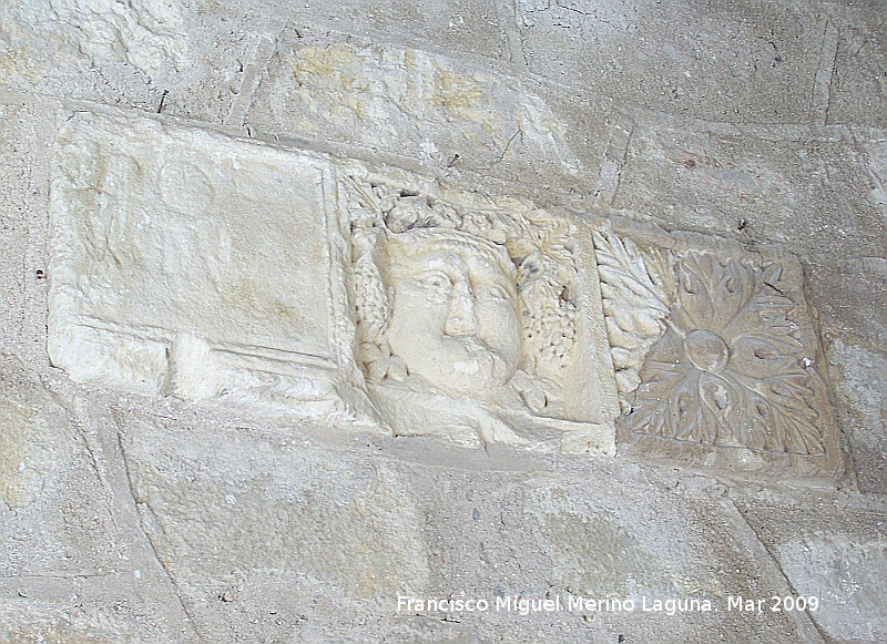 Palacio de los Seores De La Chica - Palacio de los Seores De La Chica. Friso romano procedente del Cerro Maquiz