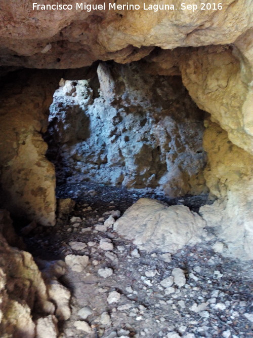 Eremitorio de Chircales - Eremitorio de Chircales. Cueva con entrada y salida