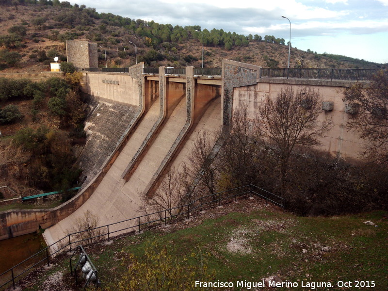 Pantano del Daador - Pantano del Daador. Presa