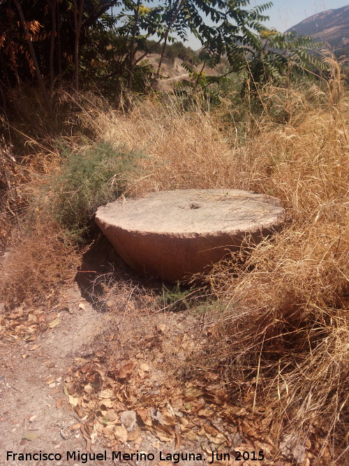 Casera de las Ollas - Casera de las Ollas. Piedra de molino