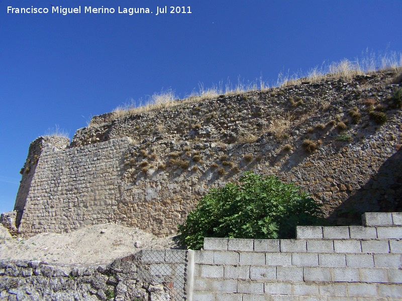 Castillo de Torredonjimeno. Murallas - Castillo de Torredonjimeno. Murallas. 