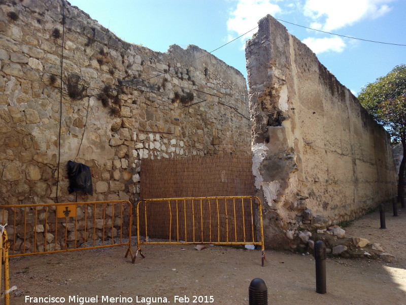 Castillo de Torredonjimeno. Murallas - Castillo de Torredonjimeno. Murallas. Intramuros