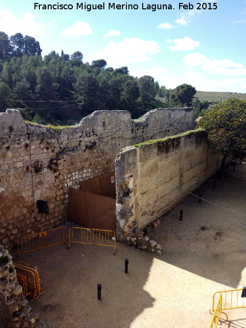 Castillo de Torredonjimeno. Murallas - Castillo de Torredonjimeno. Murallas. 