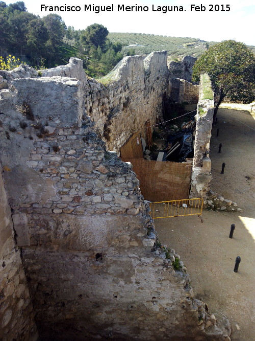 Castillo de Torredonjimeno. Murallas - Castillo de Torredonjimeno. Murallas. 