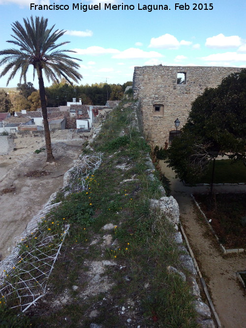 Castillo de Torredonjimeno. Murallas - Castillo de Torredonjimeno. Murallas. Adarve