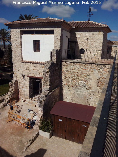 Castillo de Torredonjimeno. Palacio - Castillo de Torredonjimeno. Palacio. Lateral