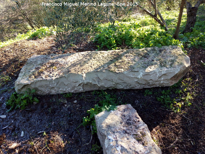 Historia de Navas de San Juan - Historia de Navas de San Juan. Piedras trabajadas en el Camino Viejo a Villacarrillo