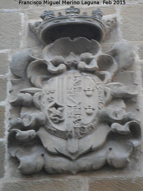 Palacio del Conde Torres Cabrera - Palacio del Conde Torres Cabrera. Escudo izquierdo