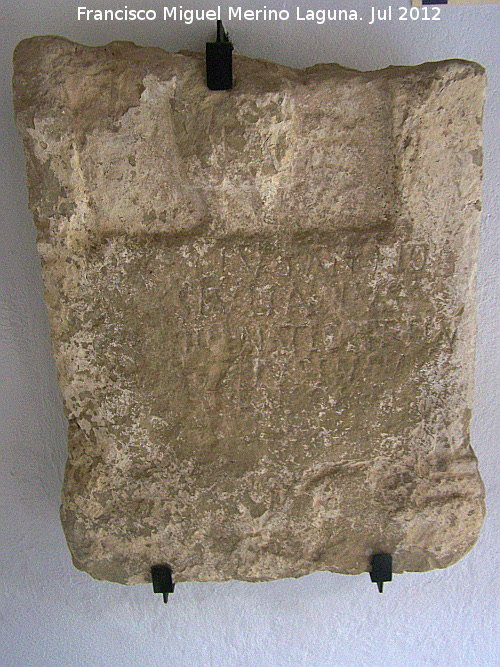 Poblado de Olvera - Poblado de Olvera. Estela funeraria romana. Museo Arqueológico de Úbeda