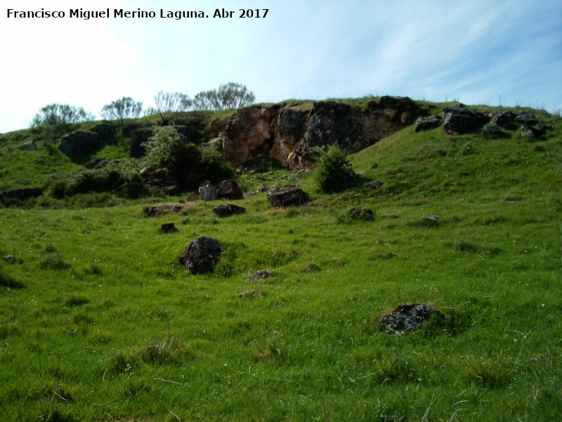 Cerro de la Atalaya - Cerro de la Atalaya. Pared rocosa de la zona alta