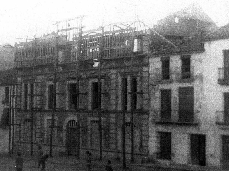 Ayuntamiento de Navas de San Juan - Ayuntamiento de Navas de San Juan. Foto antigua. El Ayuntamiento en construccin