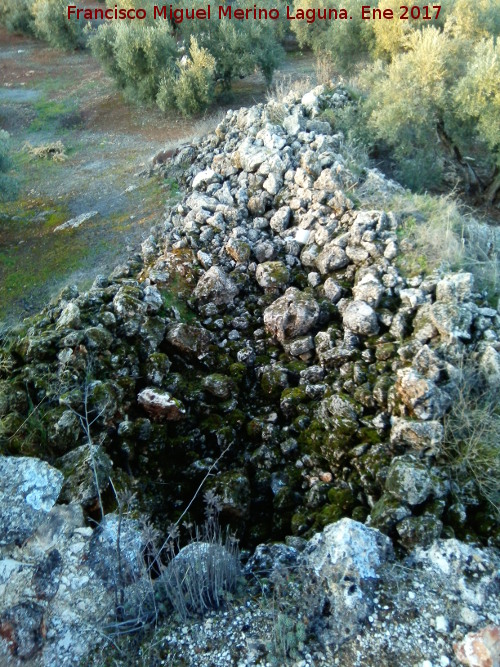 Castillo de Ero - Castillo de Ero. Majano hecho con piedras del castillo