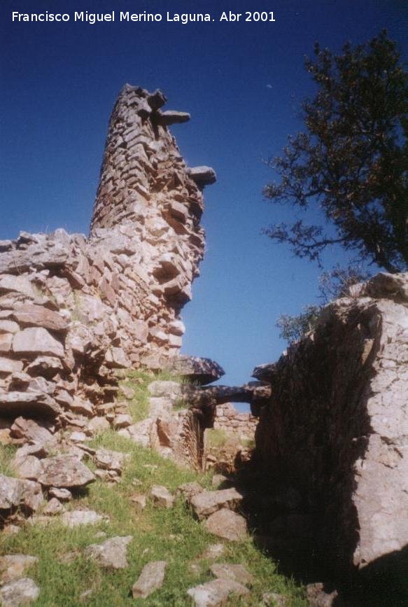 Castillo de Torre Alver - Castillo de Torre Alver. Puerta de acceso a la Torre del Homenaje