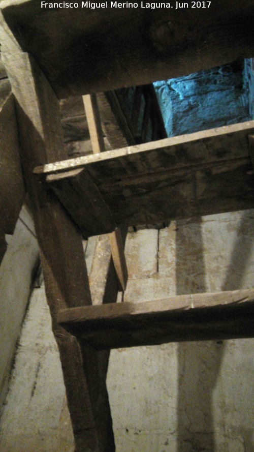 Iglesia de San Juan Bautista - Iglesia de San Juan Bautista. Escaleras de madera del campanario
