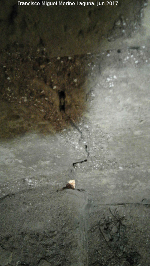 Iglesia de San Juan Bautista - Iglesia de San Juan Bautista. Grieta en las escaleras de caracol