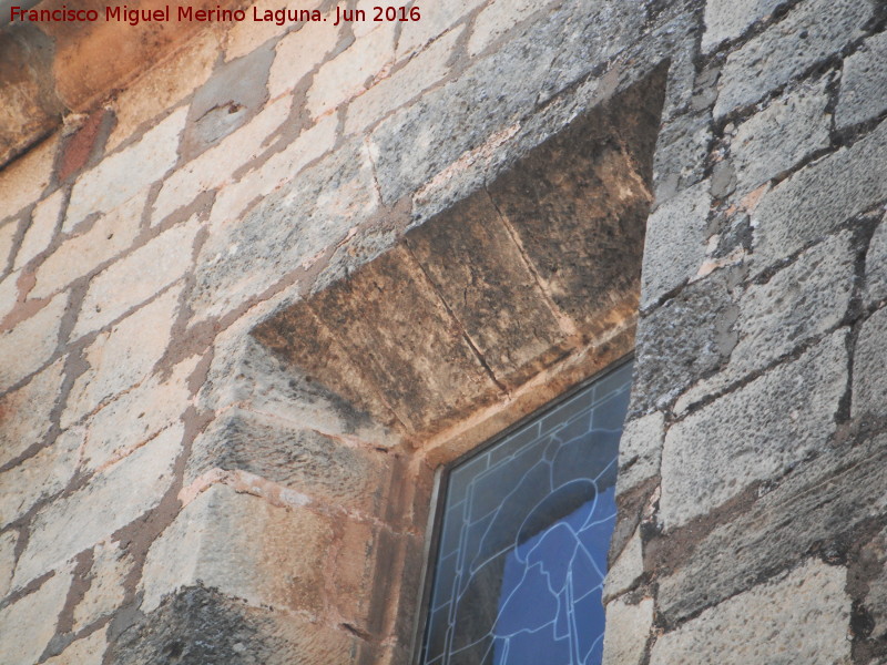 Iglesia de San Juan Bautista - Iglesia de San Juan Bautista. Sillares de la ventana alta de la cabecera