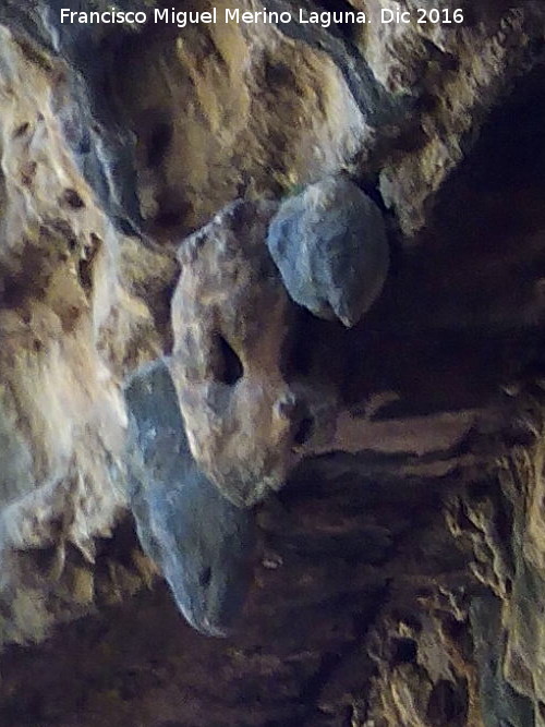 Abrigo de El Toril - Abrigo de El Toril. Estalacmita del carnero