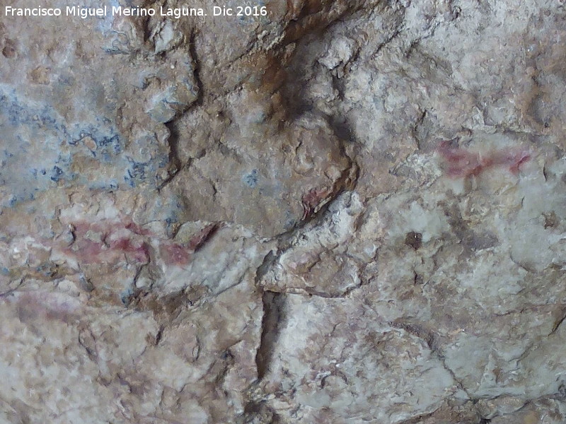 Pinturas rupestres de El Toril - Pinturas rupestres de El Toril. Posibles restos de pinturas de la parte baja
