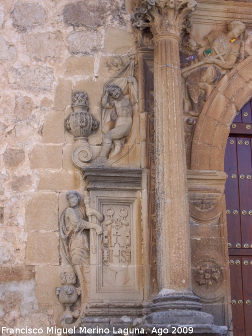 Iglesia de la Asuncin - Iglesia de la Asuncin. Lateral izquierdo de la portada