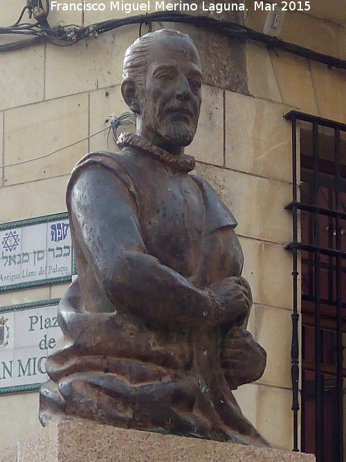 Monumento a Luis Barahona de Soto - Monumento a Luis Barahona de Soto. Busto