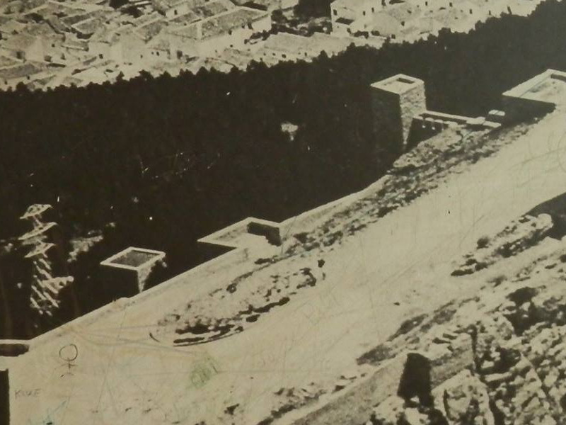 Muralla de Jan. Torren Norte Desaparecido - Muralla de Jan. Torren Norte Desaparecido. Foto antigua. El torren que asoma por la izquierda