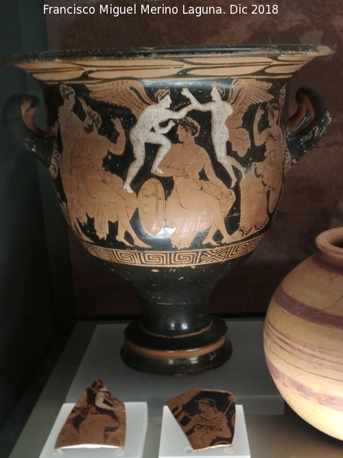 Cmara Sepulcral de Toya - Cmara Sepulcral de Toya. Crtera tica de figuras rojas. Mediados siglo IV a.C. Museo Ibero