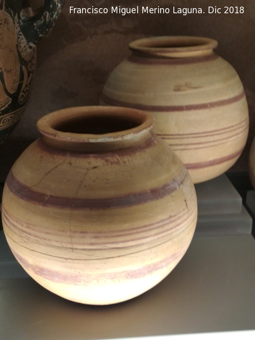 Cmara Sepulcral de Toya - Cmara Sepulcral de Toya. Urnas globulares siglo IV a.C. Museo Ibero
