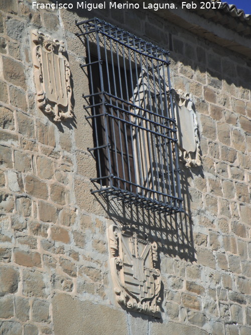 Cortijo de Mainilla de Fernando Sancho - Cortijo de Mainilla de Fernando Sancho. Escudos