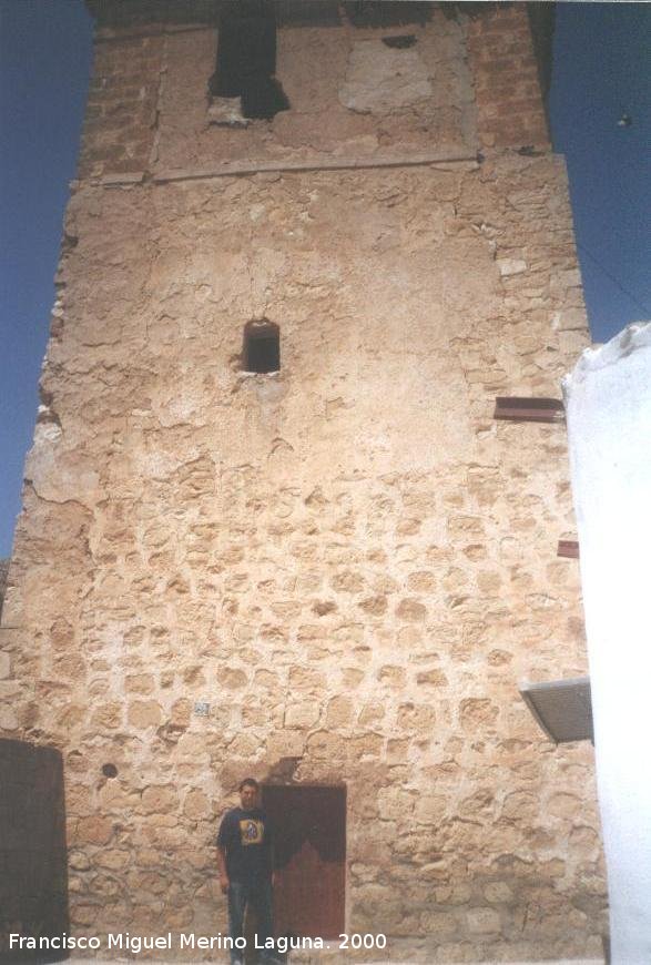 Castillo de las Peuelas - Castillo de las Peuelas. Entrada a la Torre del Homenaje desde el Patio de Armas